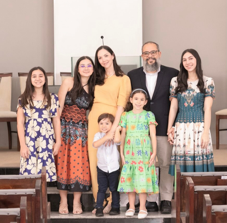 Pr. Victor Ximenes e família